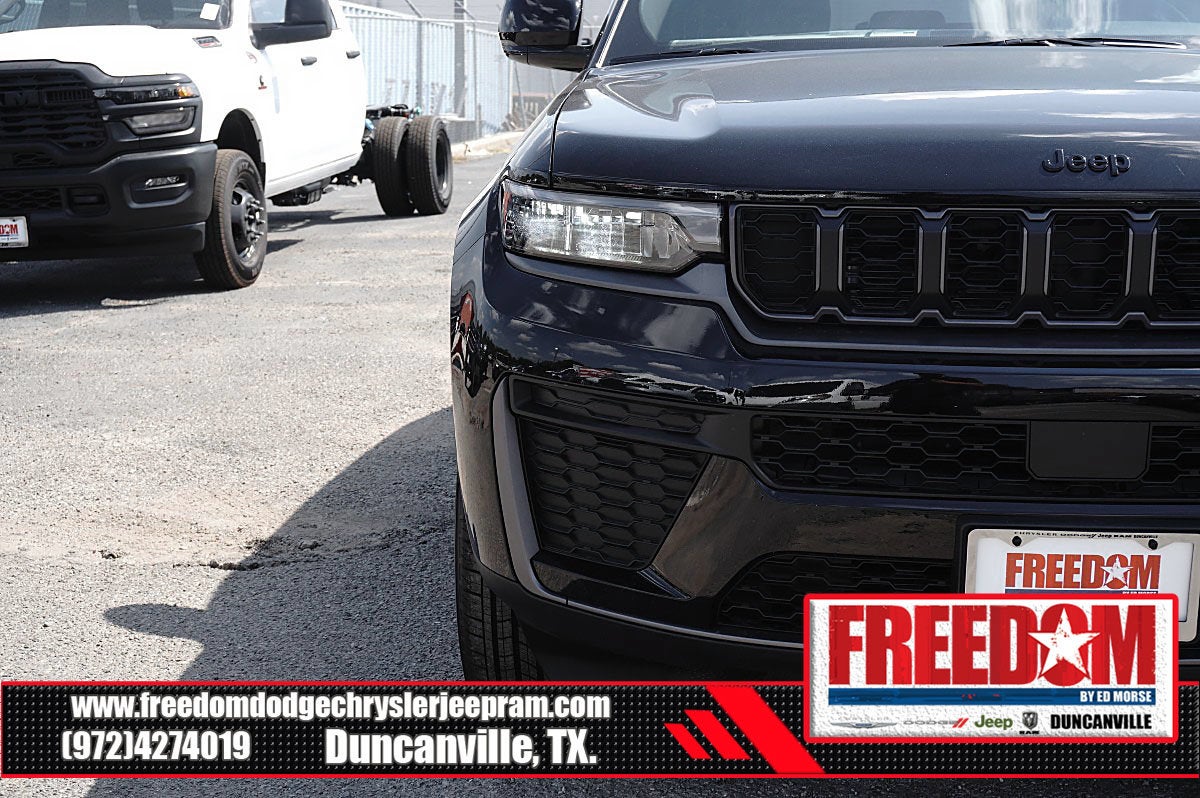 2027 Jeep Grand Cherokee Laredo Altitude