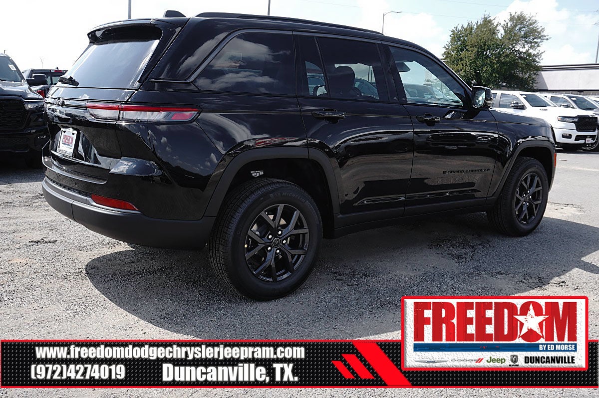 2027 Jeep Grand Cherokee Laredo Altitude
