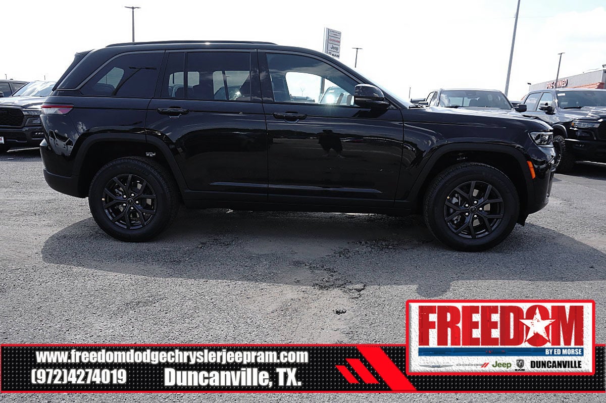 2027 Jeep Grand Cherokee Laredo Altitude
