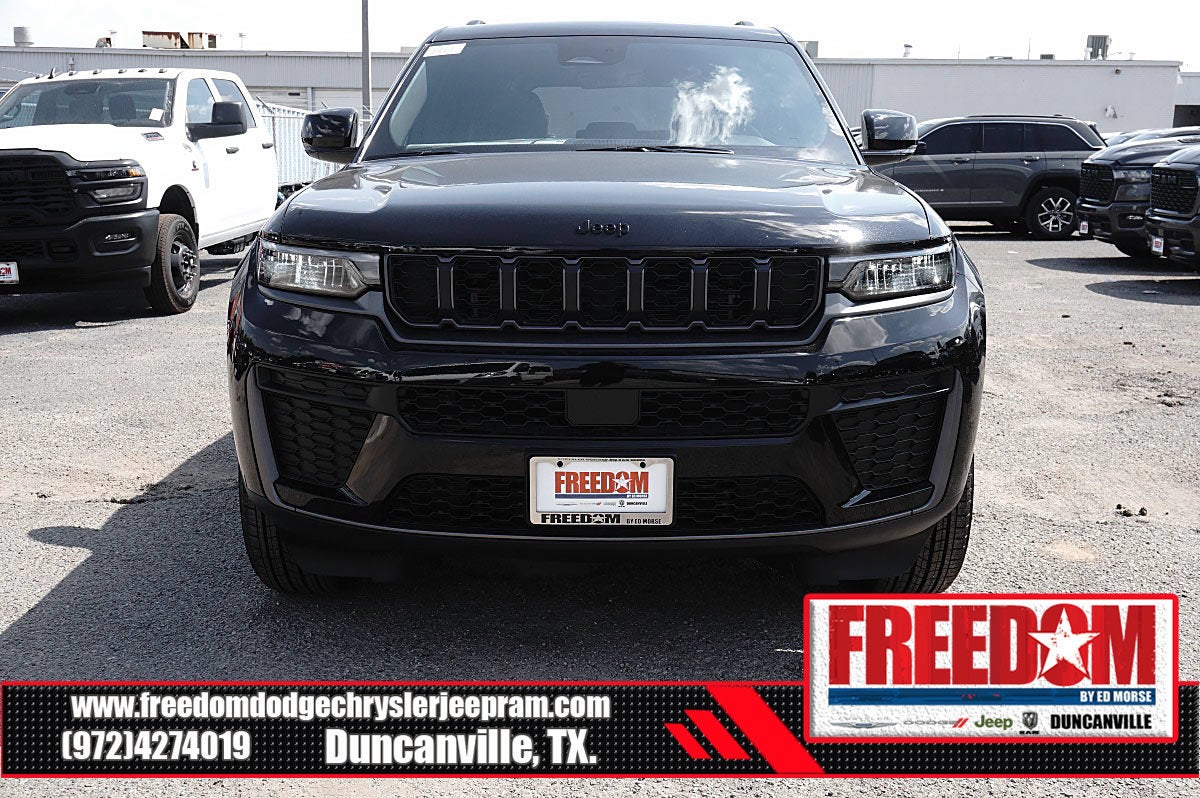 2027 Jeep Grand Cherokee Laredo Altitude