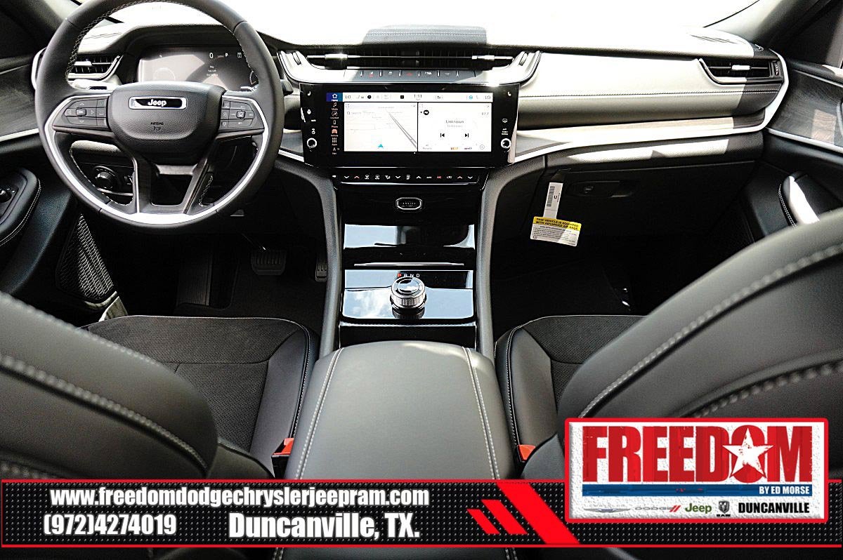 2026 Jeep Grand Cherokee Laredo Altitude