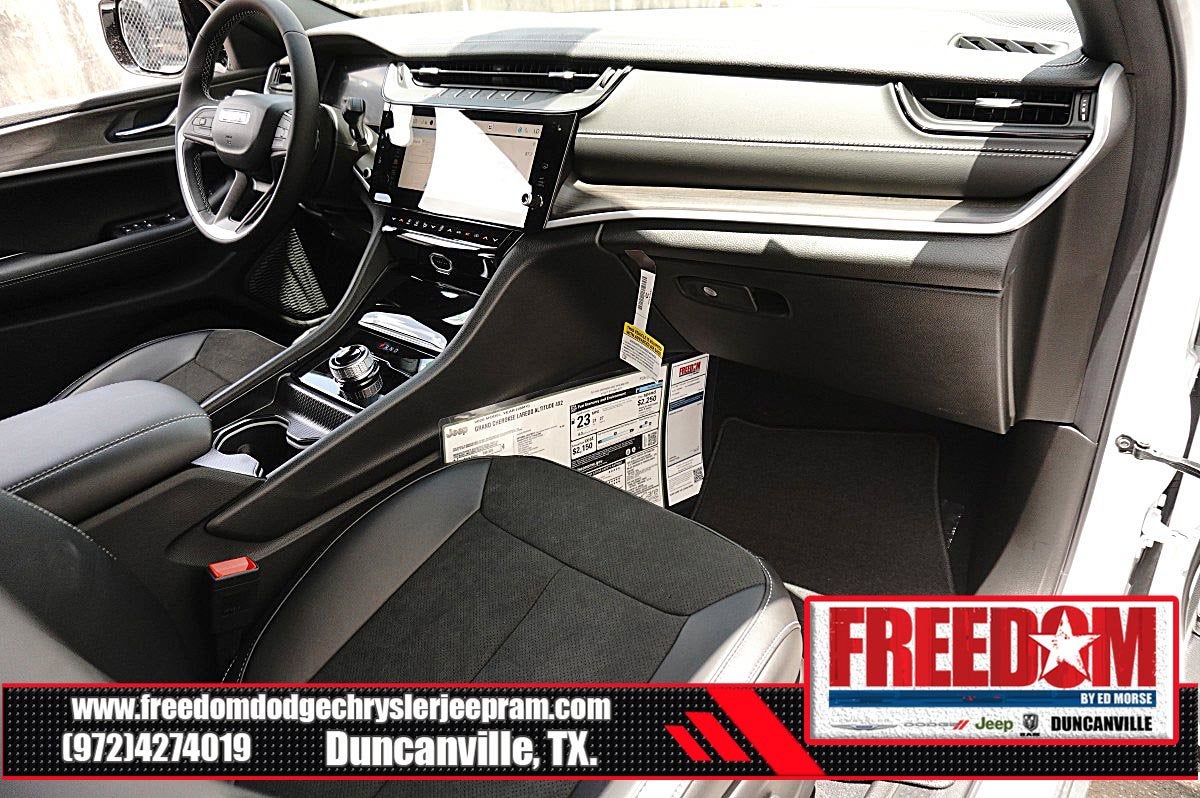 2026 Jeep Grand Cherokee Laredo Altitude