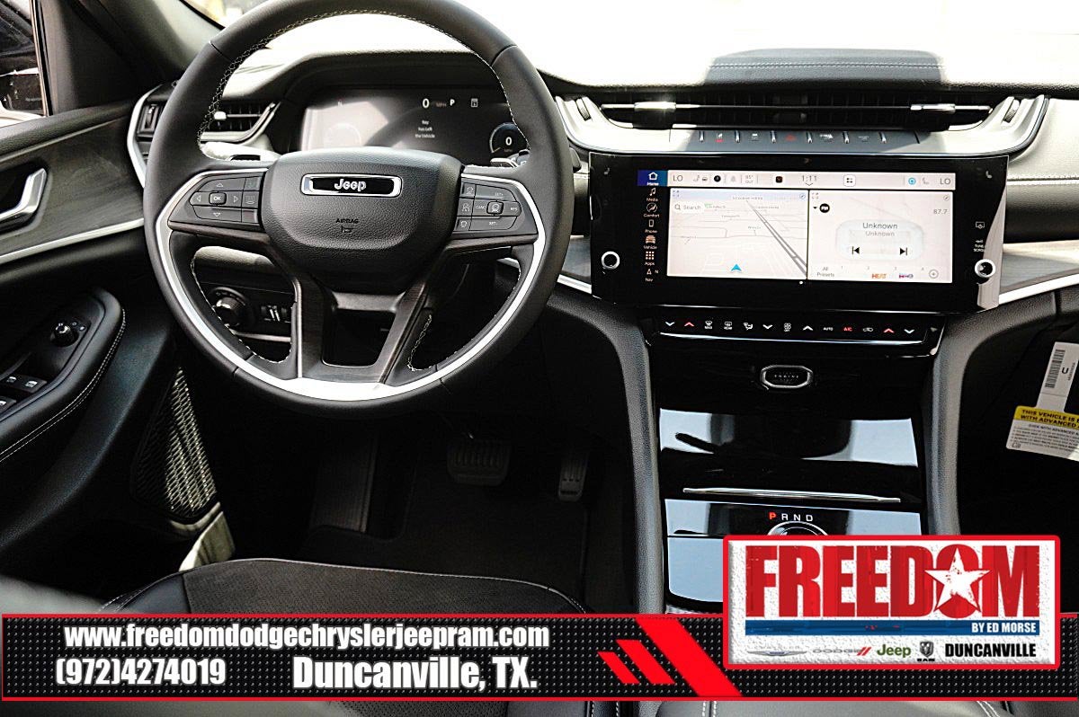 2026 Jeep Grand Cherokee Laredo Altitude