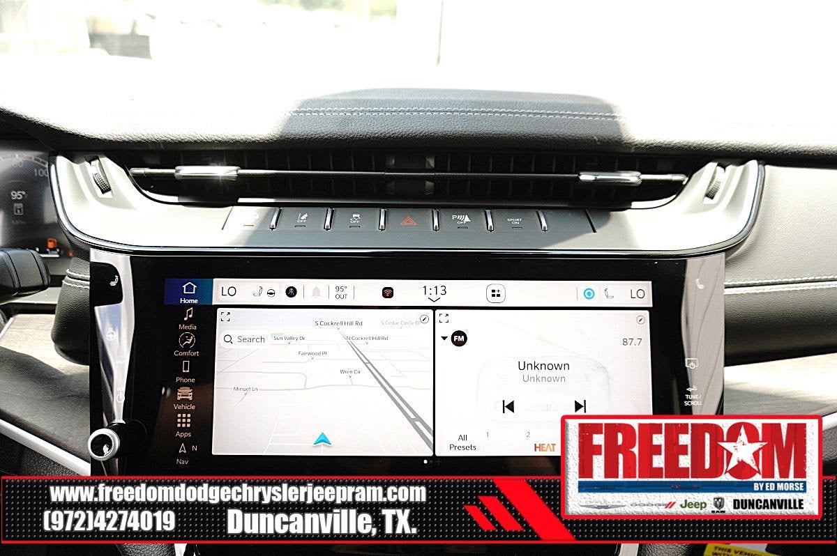 2026 Jeep Grand Cherokee Laredo Altitude