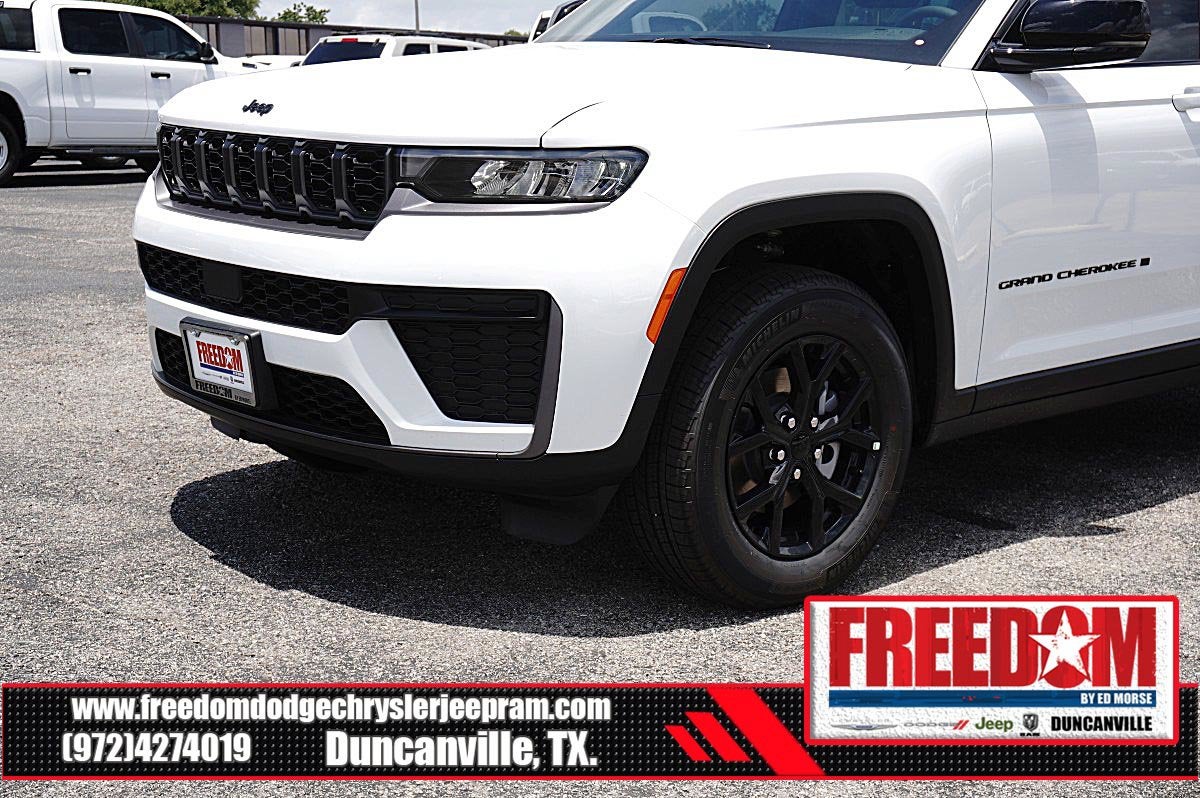 2026 Jeep Grand Cherokee Laredo Altitude