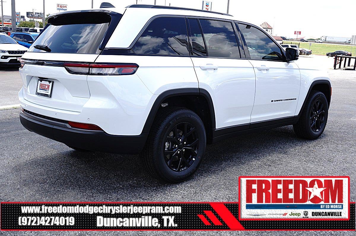 2026 Jeep Grand Cherokee Laredo Altitude