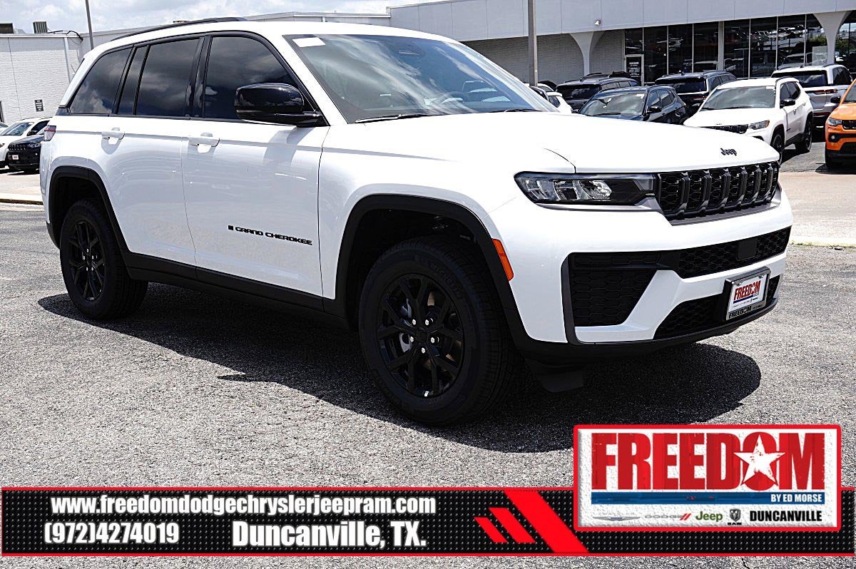2026 Jeep Grand Cherokee Laredo Altitude
