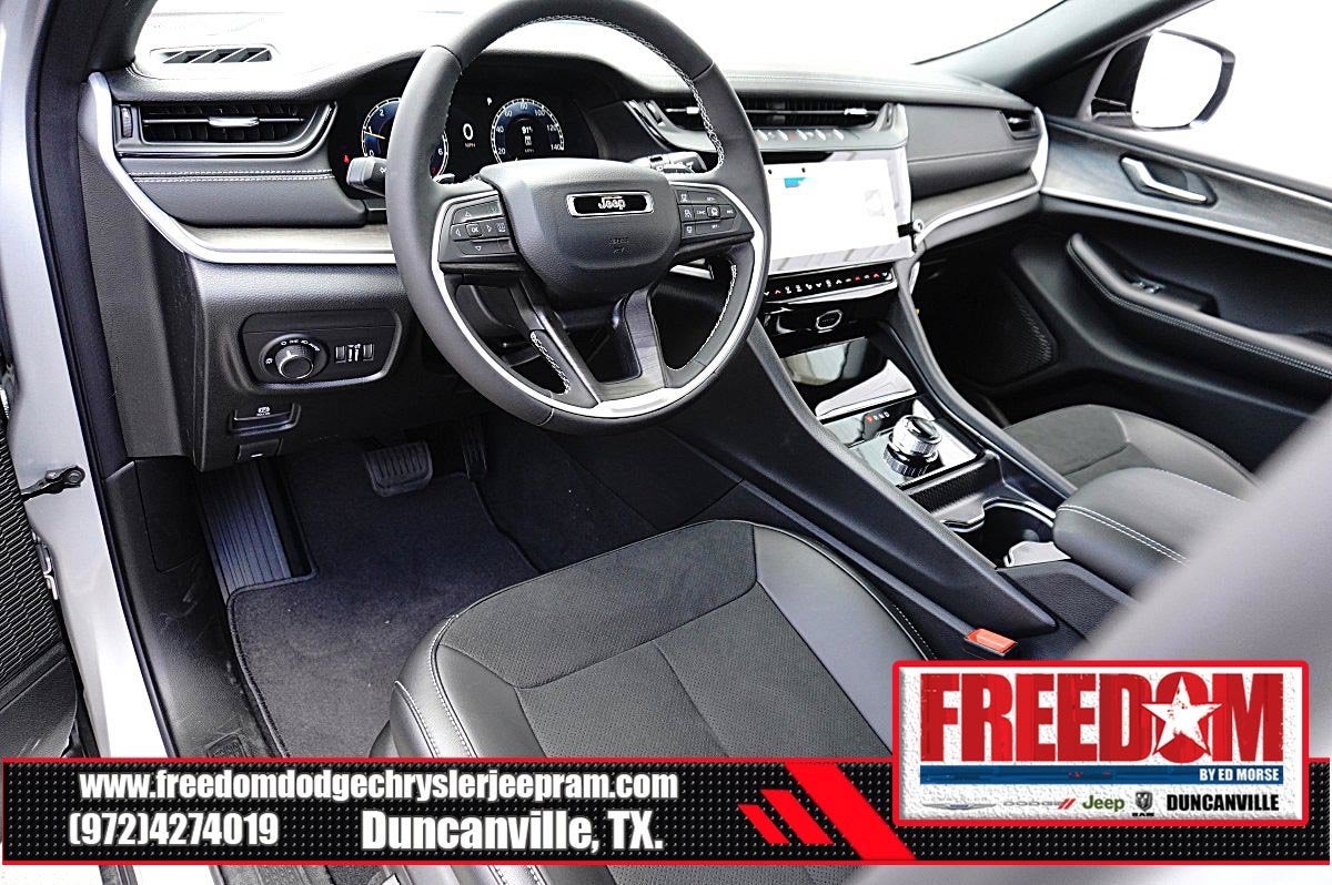 2026 Jeep Grand Cherokee Laredo Altitude