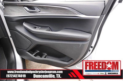2026 Jeep Grand Cherokee Laredo Altitude