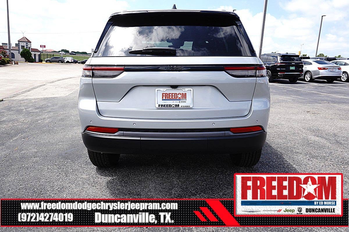 2026 Jeep Grand Cherokee Laredo Altitude