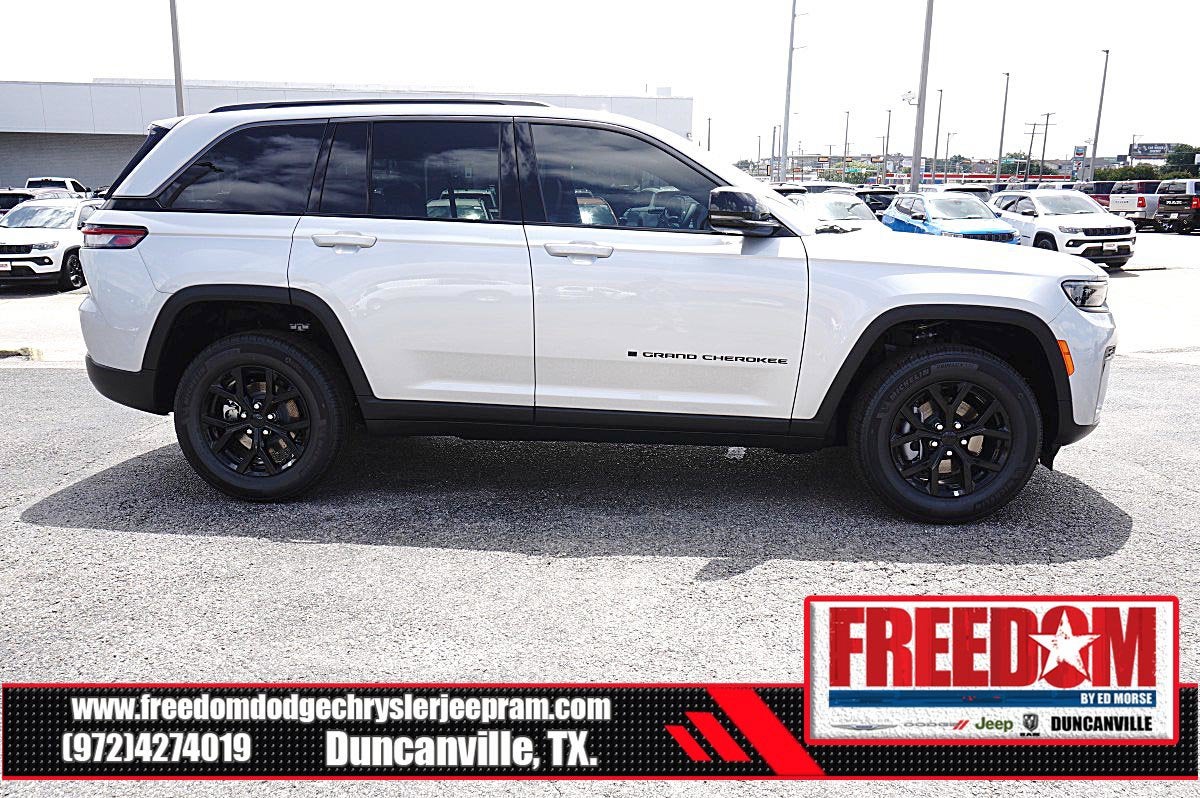 2026 Jeep Grand Cherokee Laredo Altitude