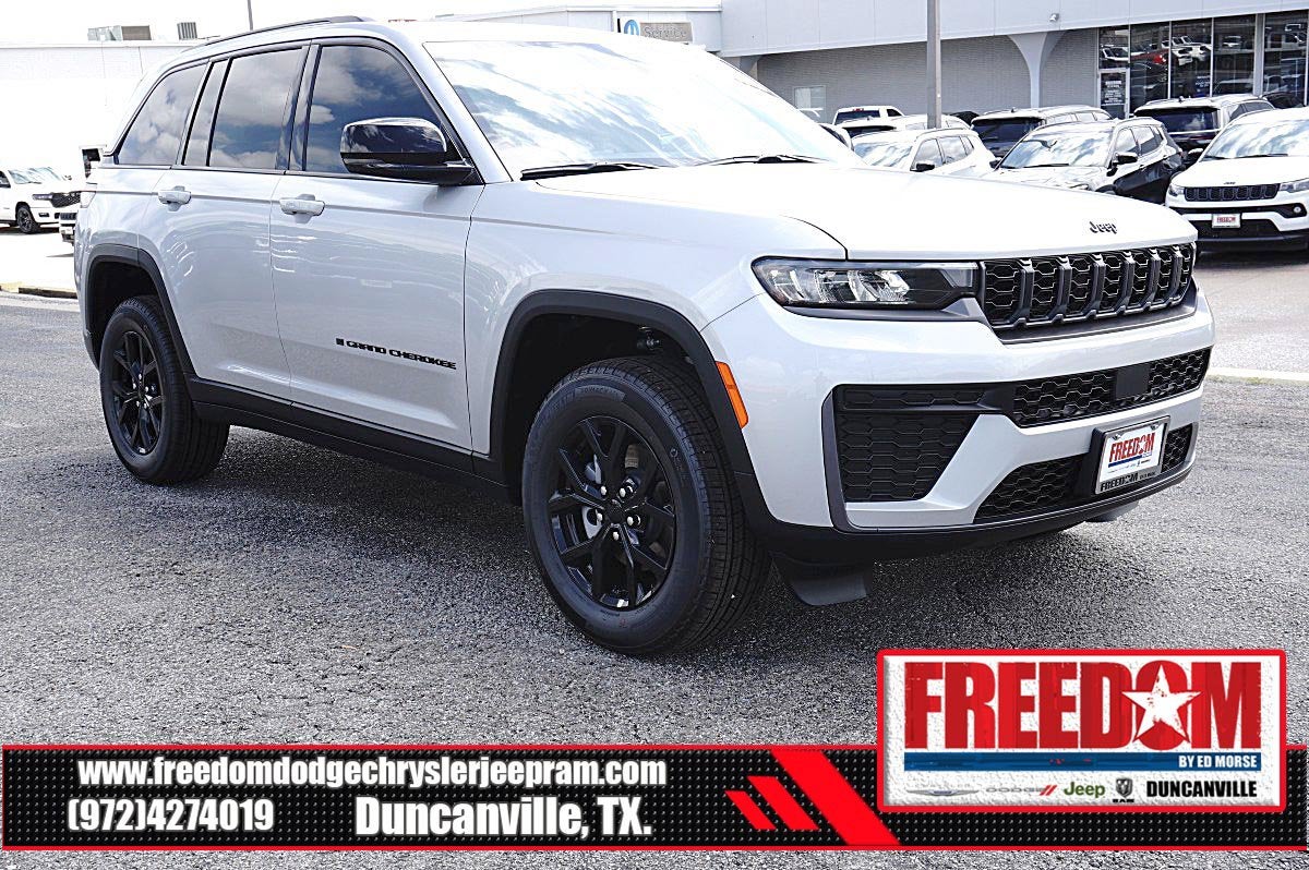 2026 Jeep Grand Cherokee Laredo Altitude