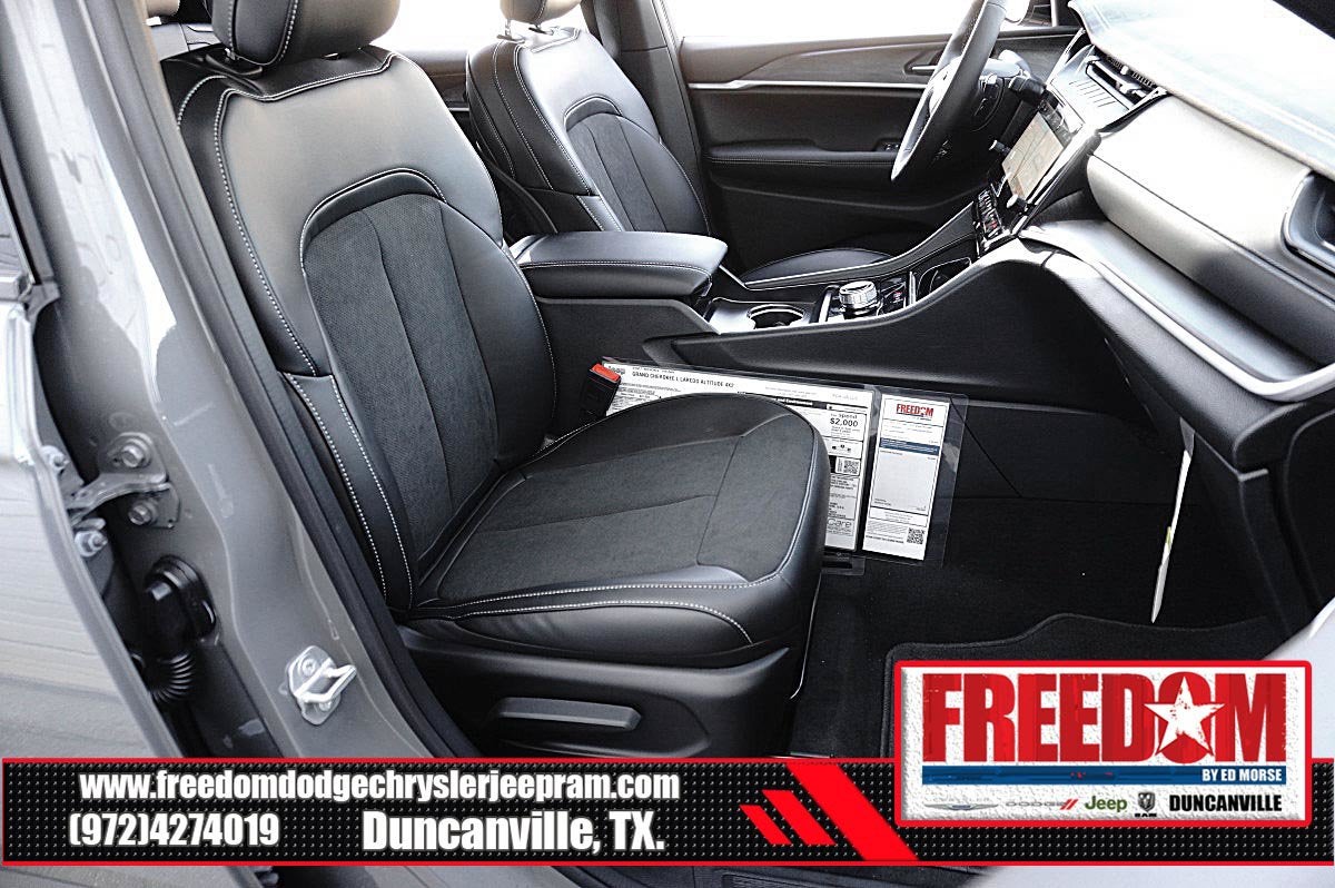 2027 Jeep Grand Cherokee L Laredo Altitude