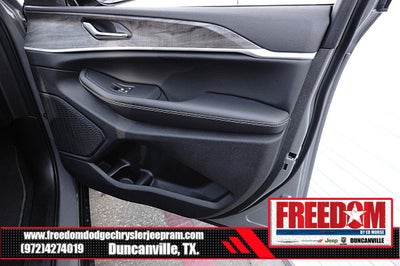 2027 Jeep Grand Cherokee L Laredo Altitude