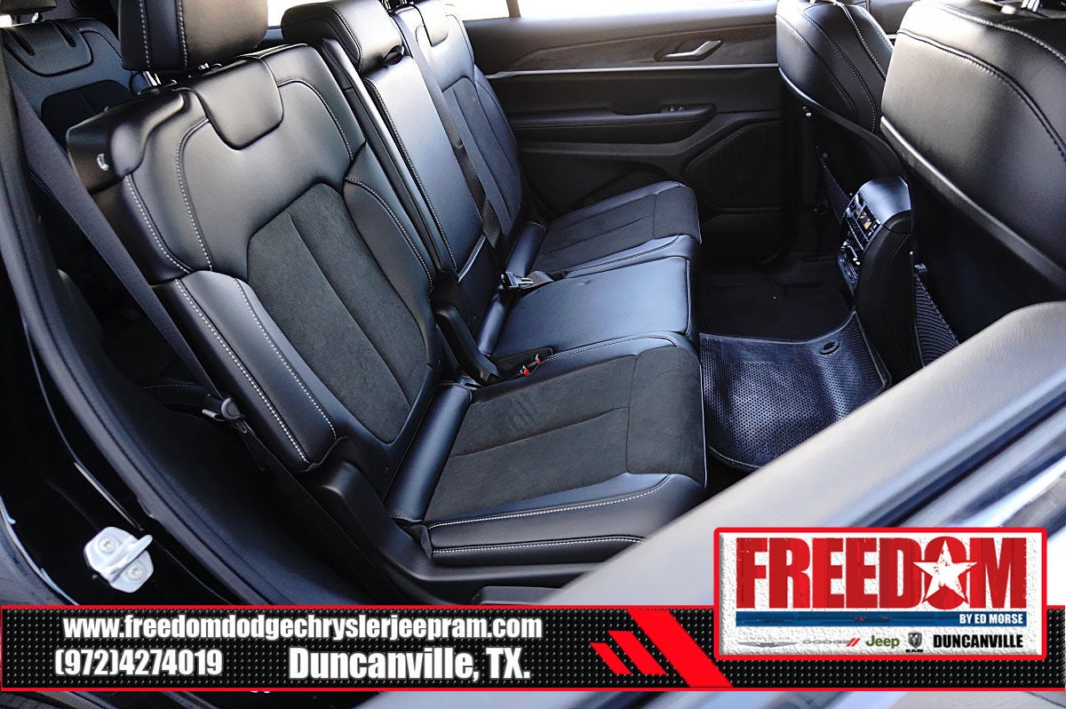 2027 Jeep Grand Cherokee L Laredo Altitude