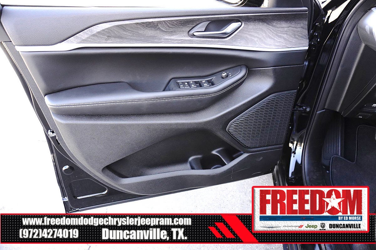 2027 Jeep Grand Cherokee L Laredo Altitude