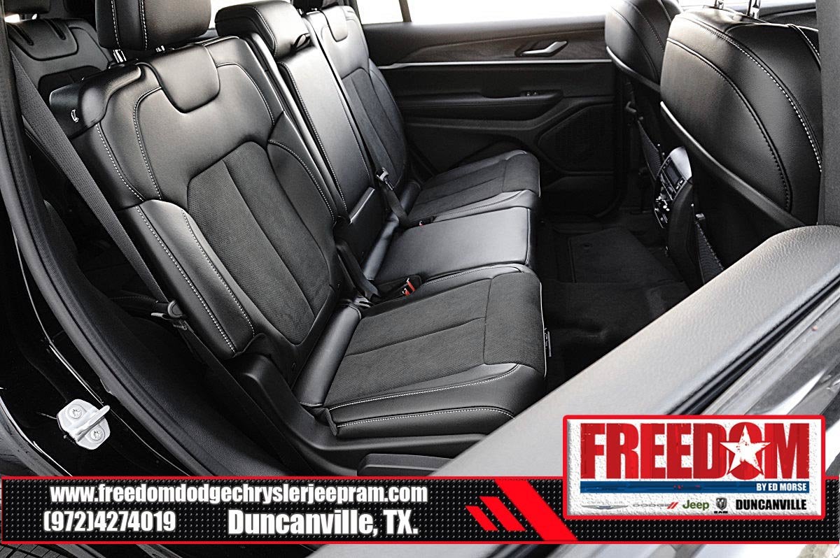 2027 Jeep Grand Cherokee L Laredo Altitude