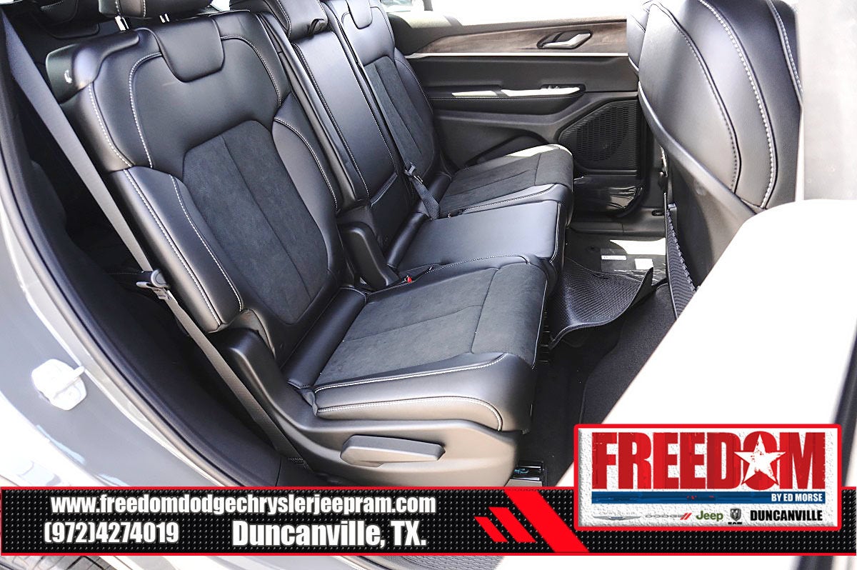 2027 Jeep Grand Cherokee L Laredo Altitude