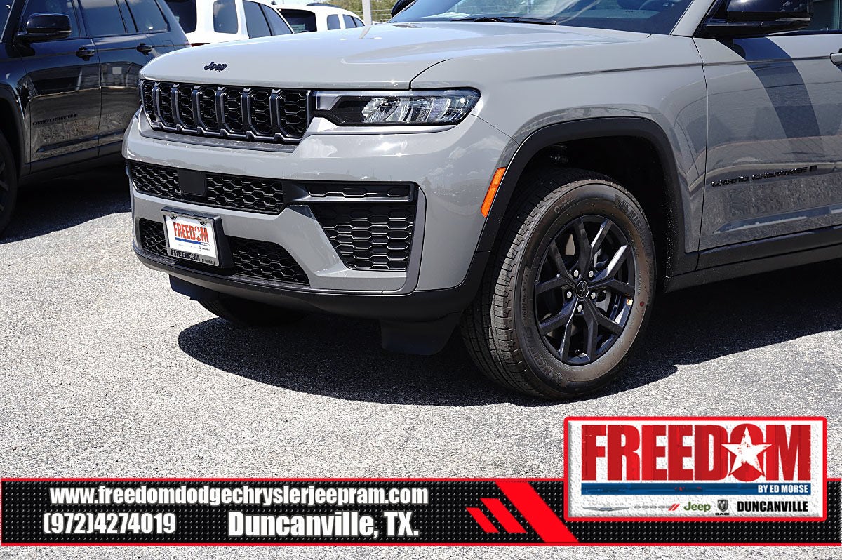 2027 Jeep Grand Cherokee L Laredo Altitude