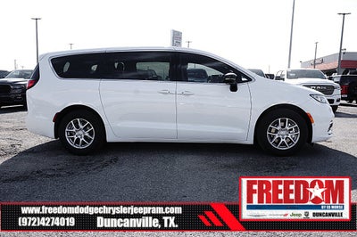 2026 Chrysler Pacifica Select