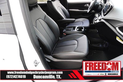 2027 Chrysler Pacifica Select