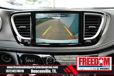 2027 Chrysler Pacifica Select