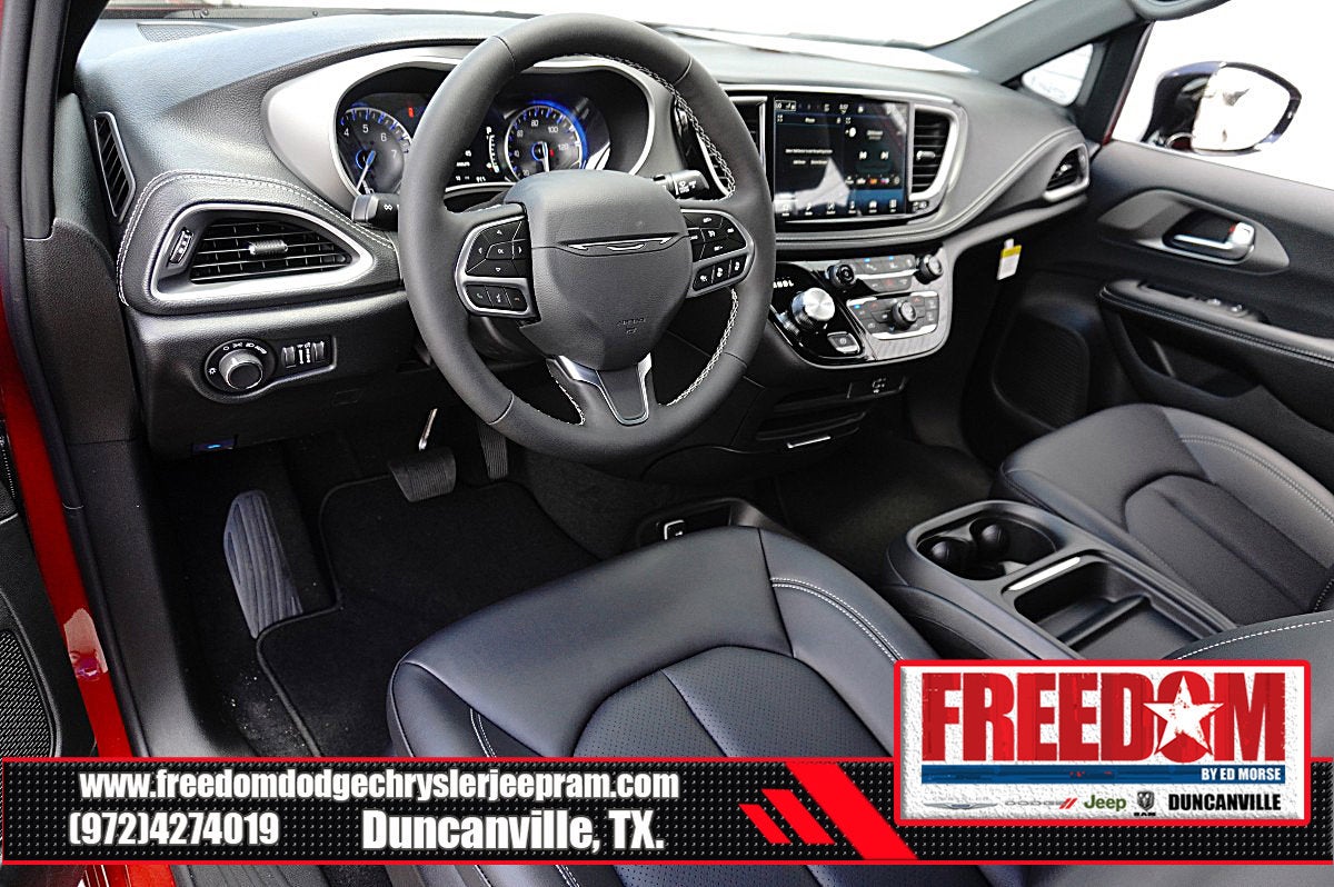 2027 Chrysler Pacifica Select
