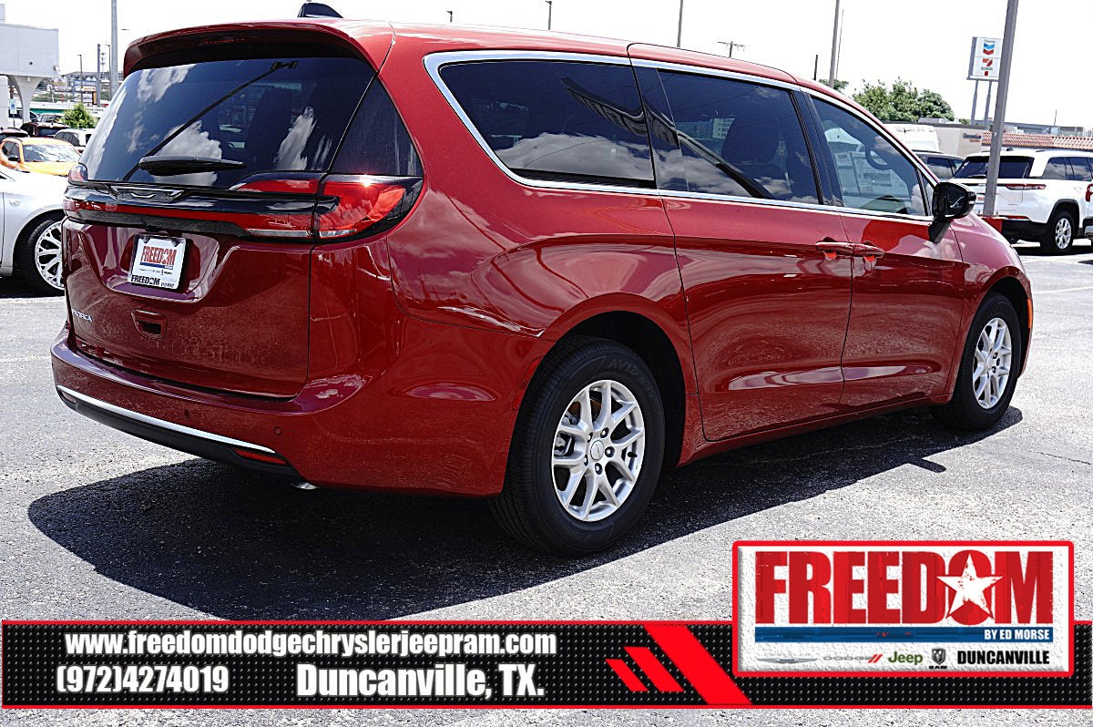 2027 Chrysler Pacifica Select