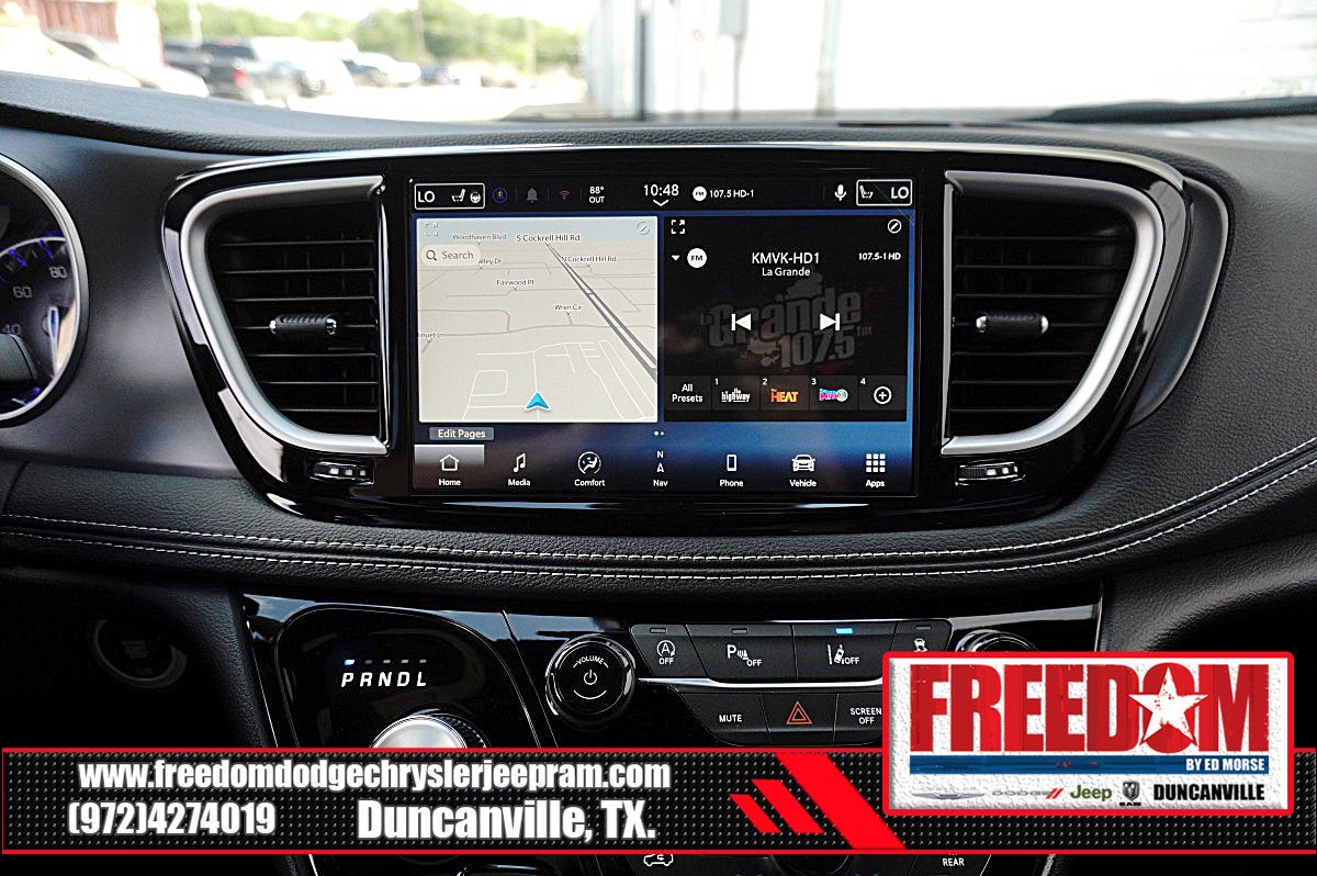 2027 Chrysler Pacifica Select