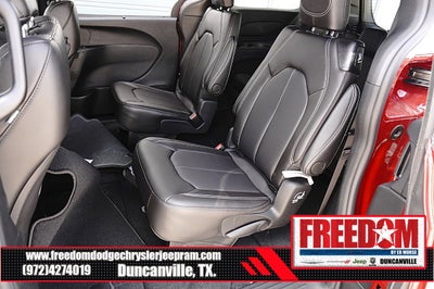 2027 Chrysler Pacifica Select