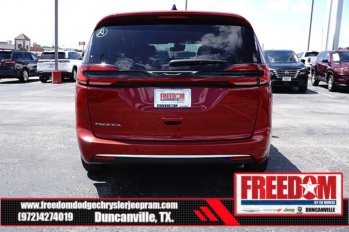 2027 Chrysler Pacifica Select