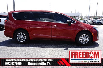 2027 Chrysler Pacifica Select