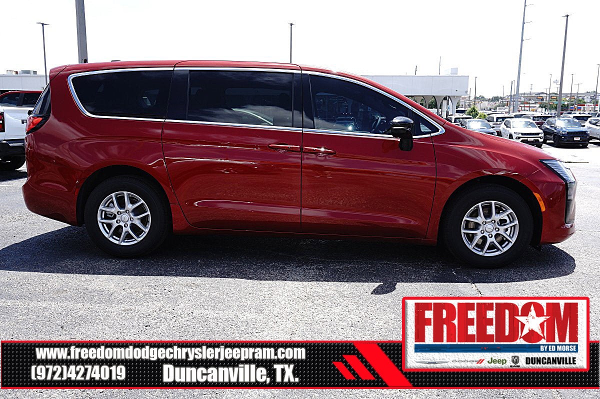 2027 Chrysler Pacifica Select