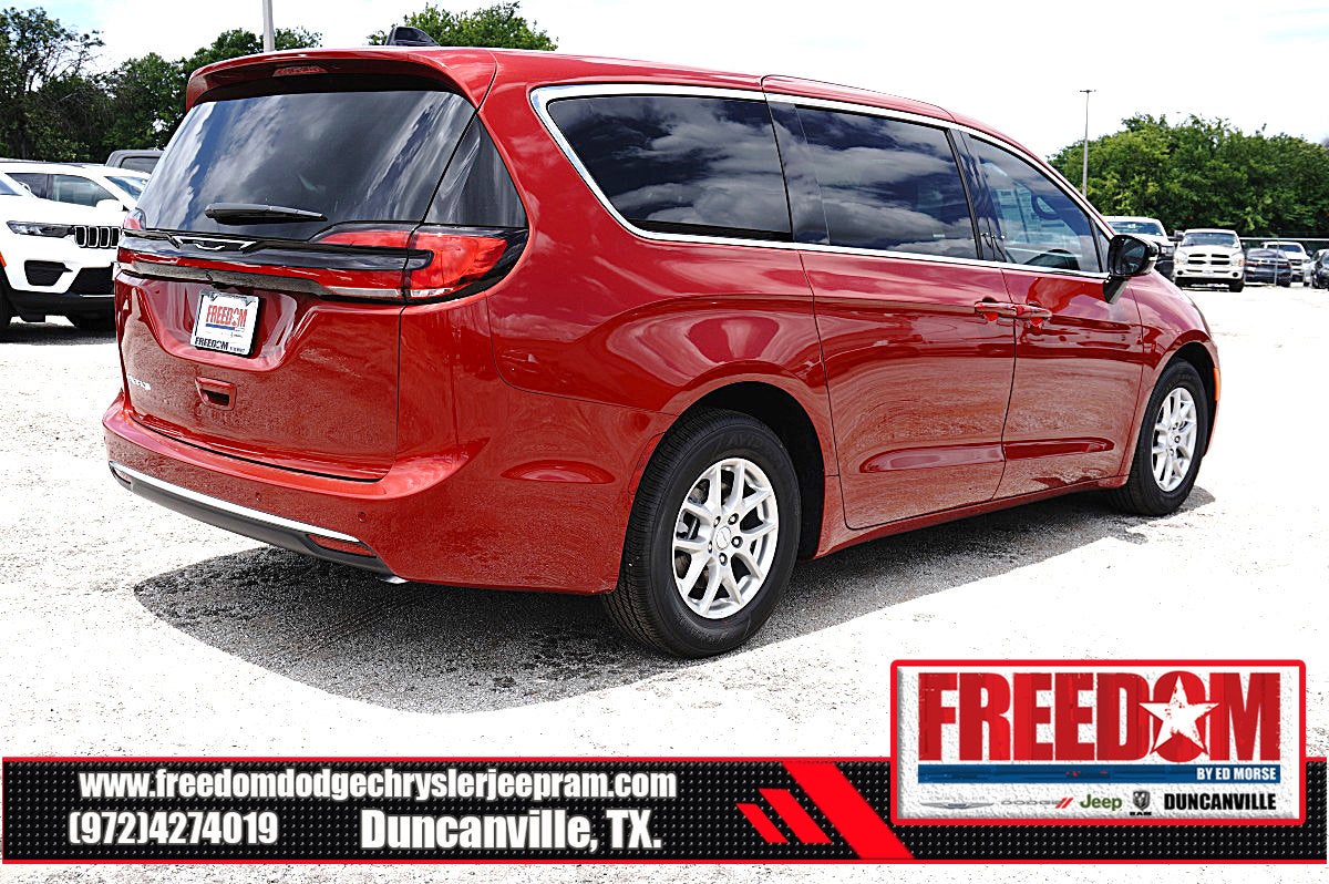 2027 Chrysler Pacifica Select