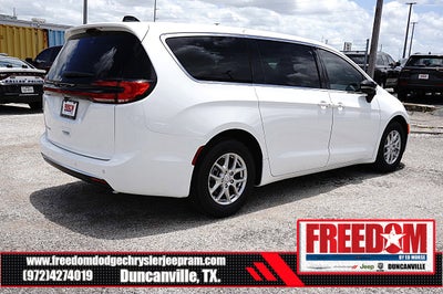2027 Chrysler Pacifica Select
