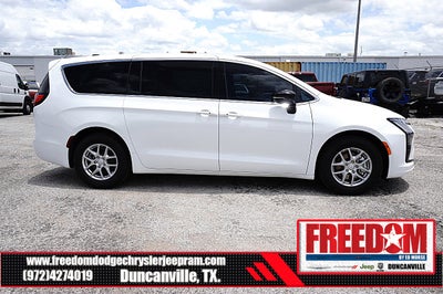 2027 Chrysler Pacifica Select