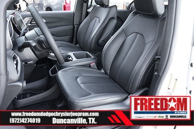 2025 Chrysler Voyager LX