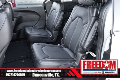 2025 Chrysler Voyager LX