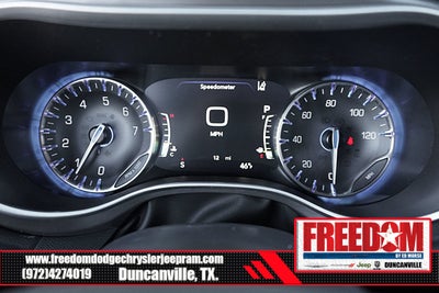 2025 Chrysler Voyager LX