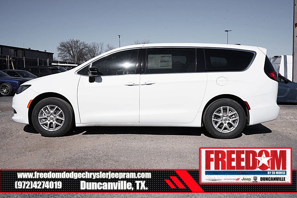 2025 Chrysler Voyager LX