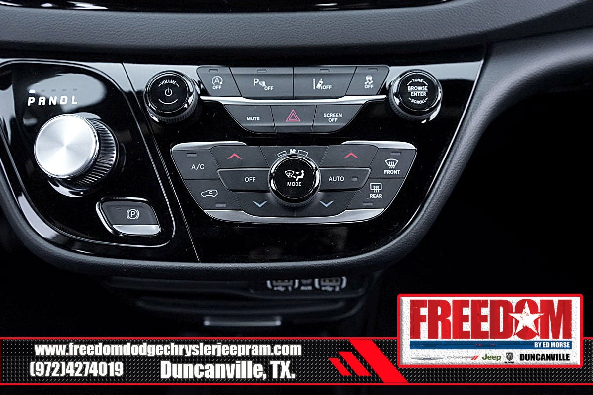 2025 Chrysler Voyager LX