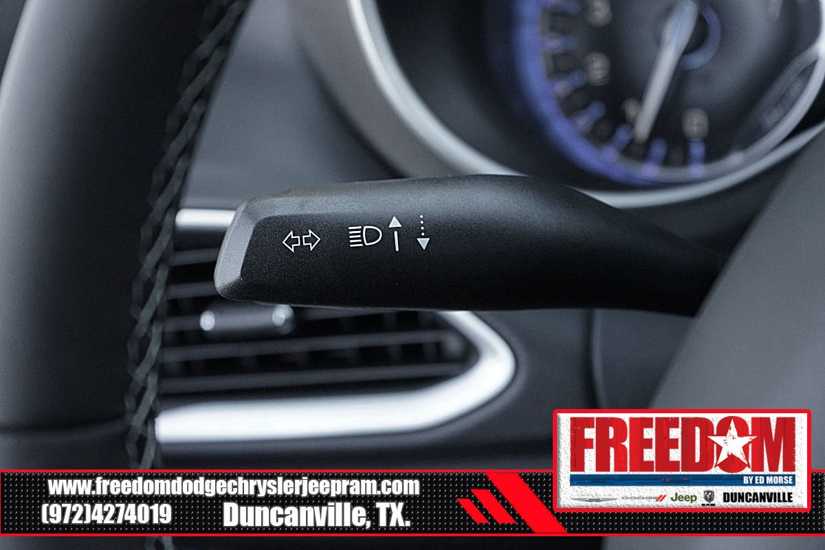 2025 Chrysler Voyager LX