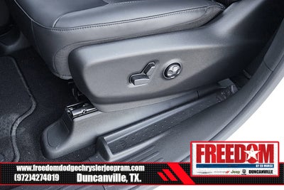 2025 Chrysler Voyager LX