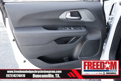 2025 Chrysler Voyager LX