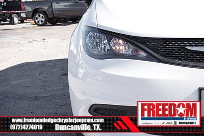 2025 Chrysler Voyager LX