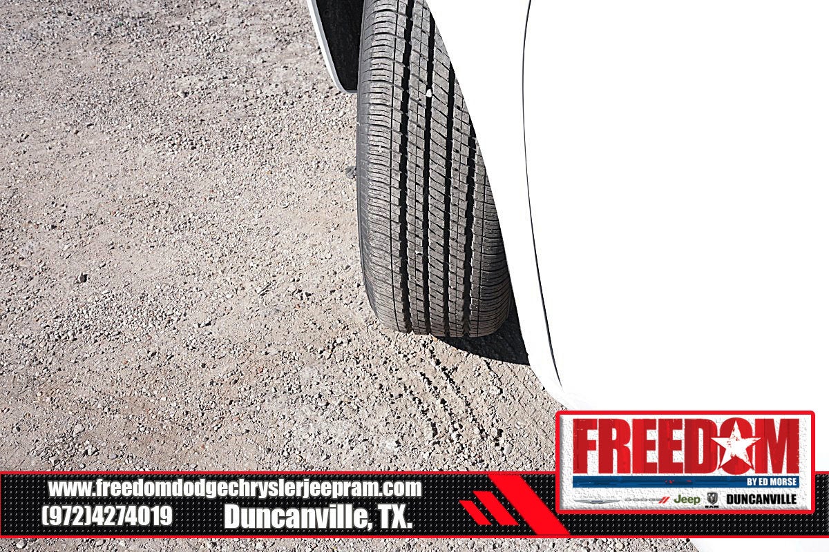 2025 Chrysler Voyager LX