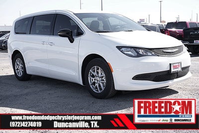 2025 Chrysler Voyager LX