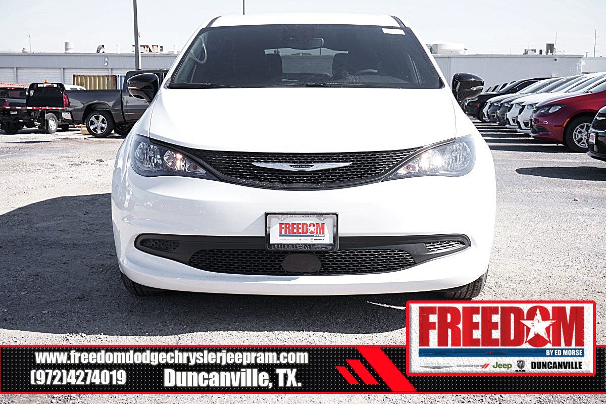 2025 Chrysler Voyager LX