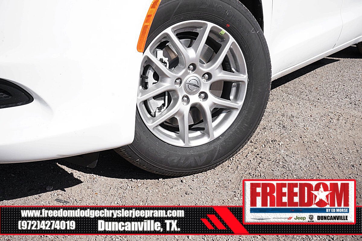 2025 Chrysler Voyager LX