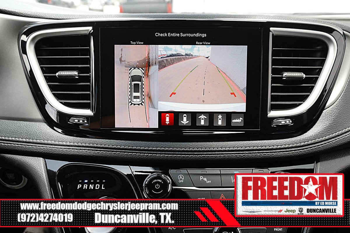 2027 Chrysler Pacifica Select